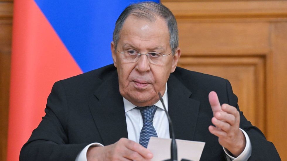 Lavrov: Rusko uznáva nezávislosť Ukrajiny, ale nie jej „nacistický“ režim