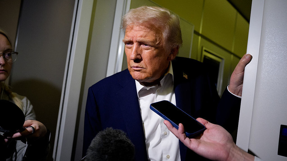 Prieskum ukazuje, že väčšina Američanov neschvaľuje Trumpove videá s umelou inteligenciou