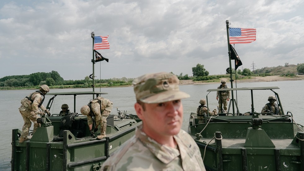 USA sťahujú svoje jednotky z Európy, vyhlásil šéf obrany NATO