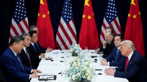 Trump sa počas stretnutia s Si Ťin-pchingom v Južnej Kórei snaží o „fantastický vzťah“ (VIDEO)