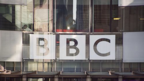 BBC ignoruje príkaz na odchod z bývalého sovietskeho štátu, tvrdí regulátor
