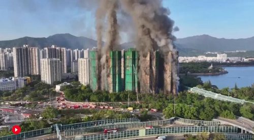 Desiatky mŕtvych po požiari výškovej budovy v Hongkongu (VIDEO)