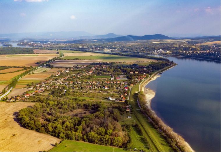 KRAVANY NAD DUNAJOM: Obec bola starým majetkom rodu Tardošovcov. KRAVANY NAD DUNAJOM: Obec bola starým majetkom rodu Tardošovcov.