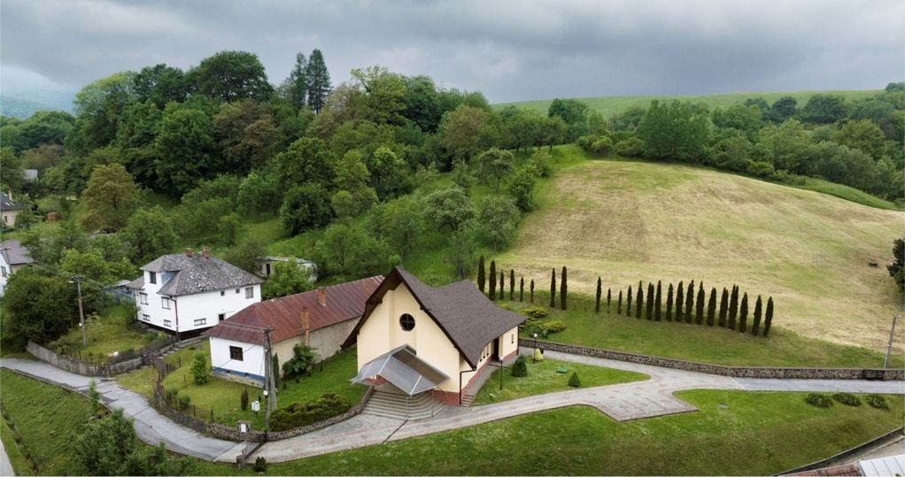PETROVCE: Nachádzame sa na severnej strane predhoria Slanských vrchov PETROVCE: Nachádzame sa na severnej strane predhoria Slanských vrchov
