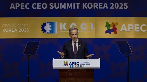 Kanadský premiér Carney sa ospravedlnil Trumpovi za reklamu s Reaganovou tematikou.