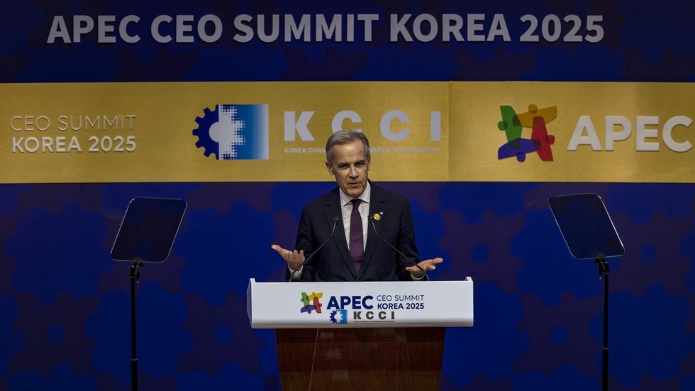 Kanadský premiér Carney sa ospravedlnil Trumpovi za reklamu s Reaganovou tematikou.