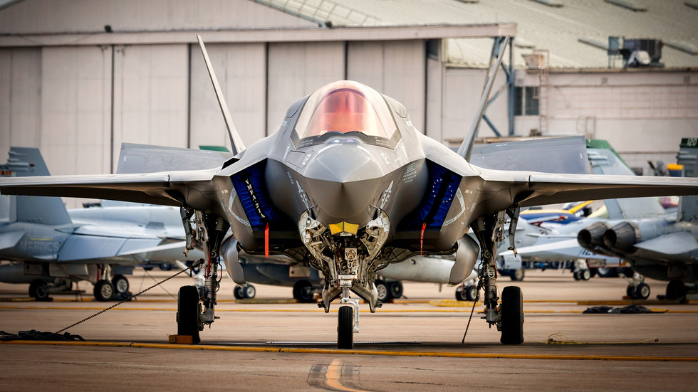 Americké letectvo má takmer 300 stíhačiek za hlavným cieľom, tvrdia médiá