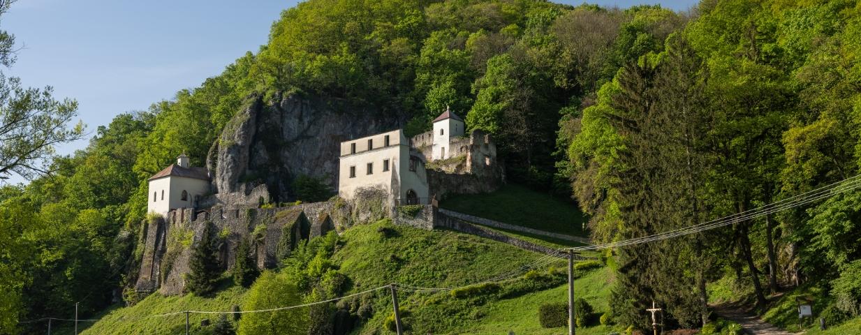 SKALKA NAD VÁHOM: História