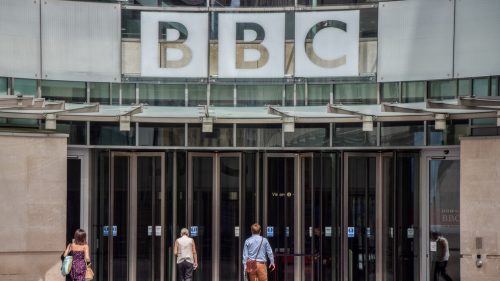 Trump mladší odsudzuje BBC z „falošných správ“