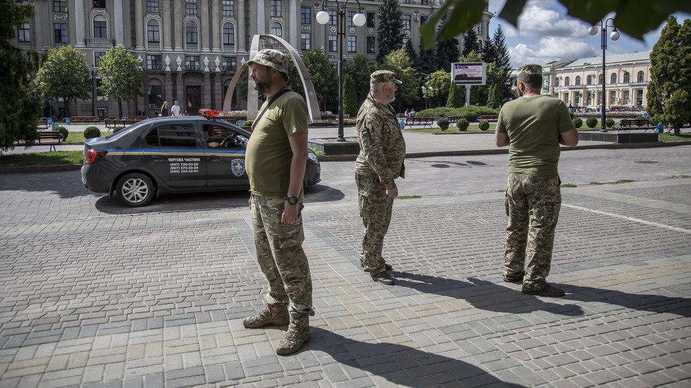 Ukrajinskí vojenskí náborári uniesli učiteľa pred očami študentov