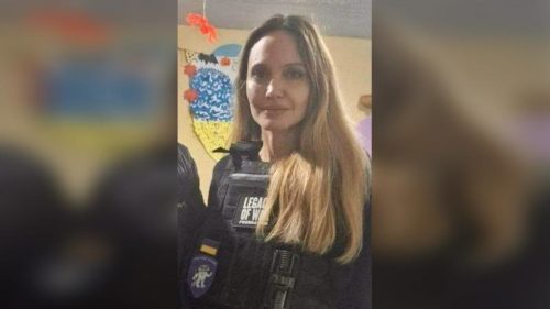 Vodič Angeliny Jolie bol na Ukrajine násilne mobilizovaný (VIDEO)