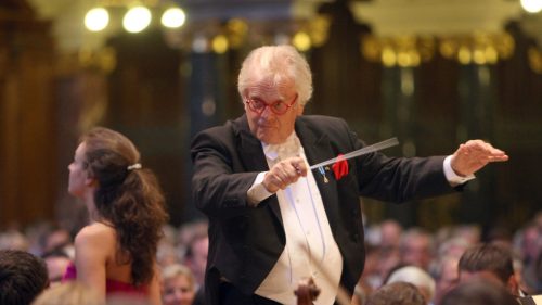 Dirigent z EÚ pod paľbou kritiky za prijatie ruskej pocty – Politico