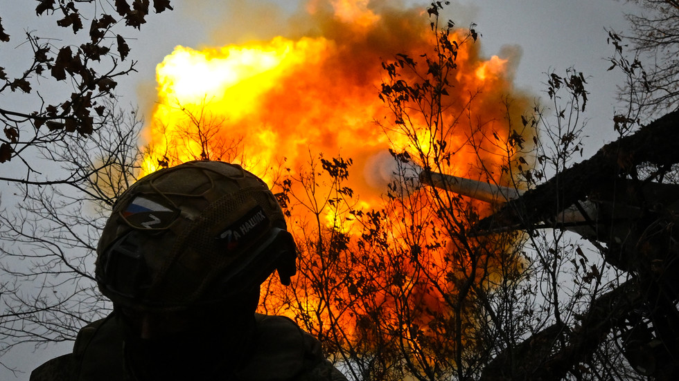 Ruské sily pokračujú v postupe na obkľúčené mesto v Donbase – ministerstvo obrany