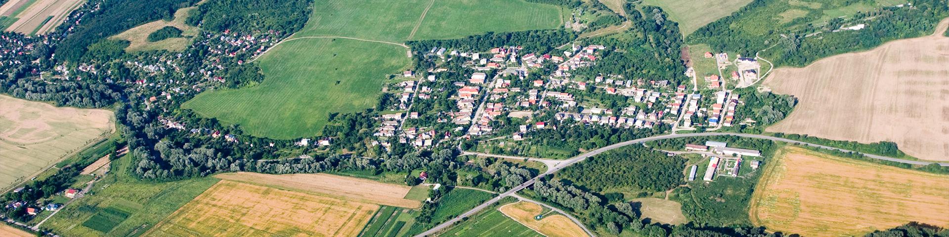 NIŽNÁ HUTKA: Stavanie mája NIŽNÁ HUTKA: Stavanie mája