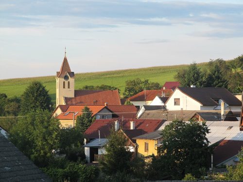 KOMÁROV: V údolí rieky Topľa