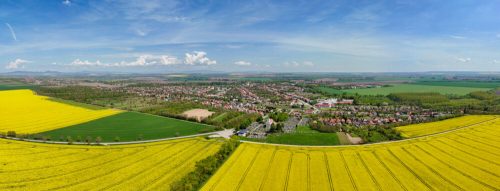 KOMJATICE: Rozžiarené hroby – tiché modlitby…