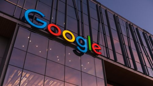 Google žalovaný za používanie umelej inteligencie na sledovanie používateľov