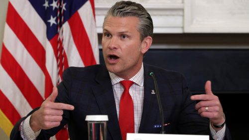 Vrcholoví predstavitelia Pentagonu ponúkajú Trumpovi nové vojenské možnosti pre Venezuelu – CBS