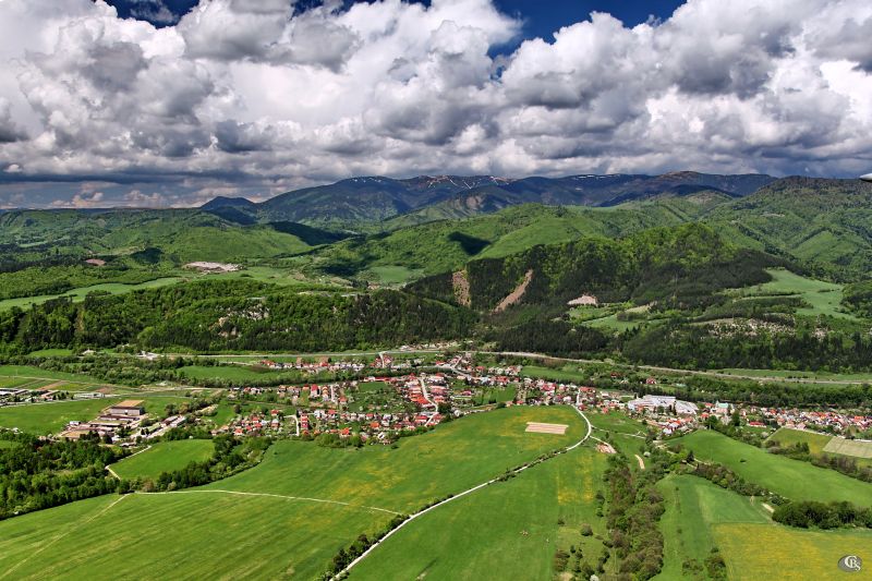 NEMECKÁ: Obec Nemecká v súčasnosti pozostáva z troch miestnych častí: Nemecká, Dubová a Zámostie. NEMECKÁ: Obec Nemecká v súčasnosti pozostáva z troch miestnych častí: Nemecká, Dubová a Zámostie.