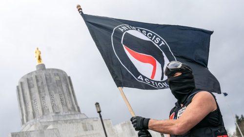 Mládež v čiernom - USA označili európske skupiny Antifa za teroristické