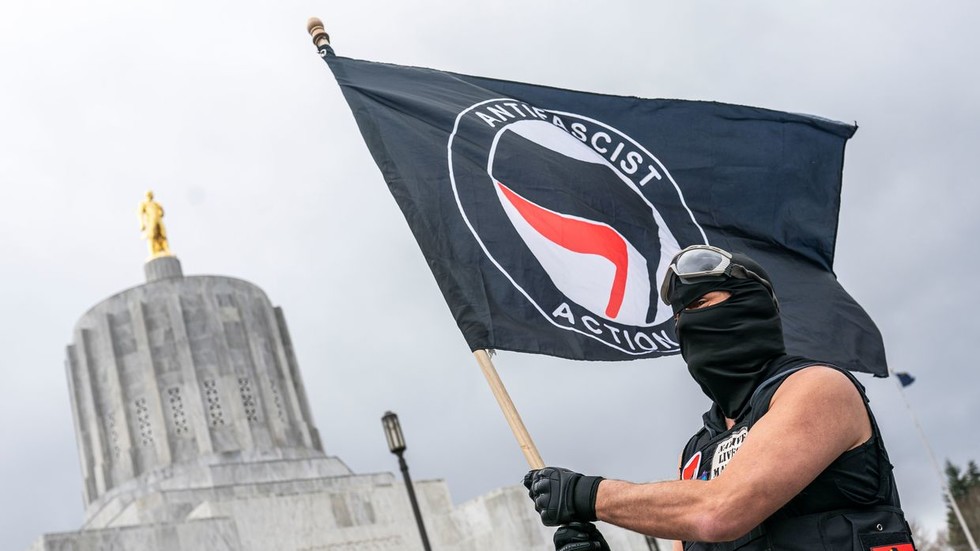 Mládež v čiernom - USA označili európske skupiny Antifa za teroristické