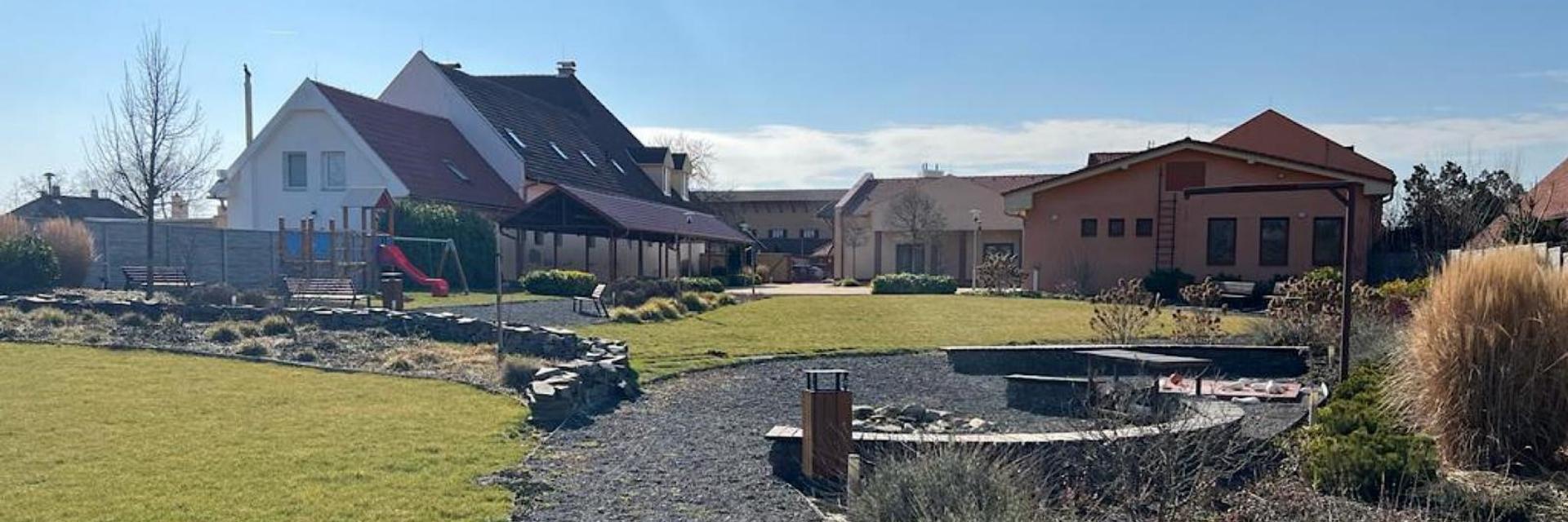 GÁŇ: Podľa klimatickej klasifikácie sa toto územie zaraďuje do teplej oblasti s miernou zimou a dlhším slnečným svitom vo vegetačnom období. GÁŇ: Podľa klimatickej klasifikácie sa toto územie zaraďuje do teplej oblasti s miernou zimou a dlhším slnečným svitom vo vegetačnom období.