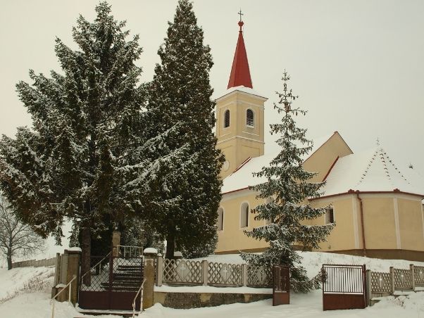 NEVERICE: Obec Neverice sa nachádza na severe Podunajskej nížiny a na južnom úpätí Tribečského pohoria. Leží v sev. časti Žitavskej pahorkatiny v širokej doline . NEVERICE: Obec Neverice sa nachádza na severe Podunajskej nížiny a na južnom úpätí Tribečského pohoria. Leží v sev. časti Žitavskej pahorkatiny v širokej doline .
