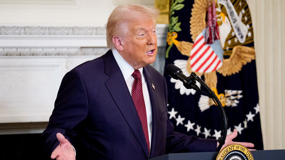 Trump podpísal zákon o sprístupnení spisov o Epsteinovi