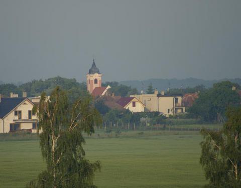 PAVLICE: Vzdialenosť centra Bratislavy od Pavlíc predstavuje 50 km