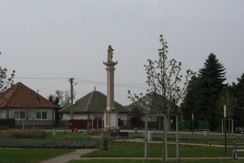 HUL: Až do konca 11.stor. osady v Huli sú v zoznamoch tekovského archidiakonátu uvádzané ako kráľovský majetok v správe tekovského župana.