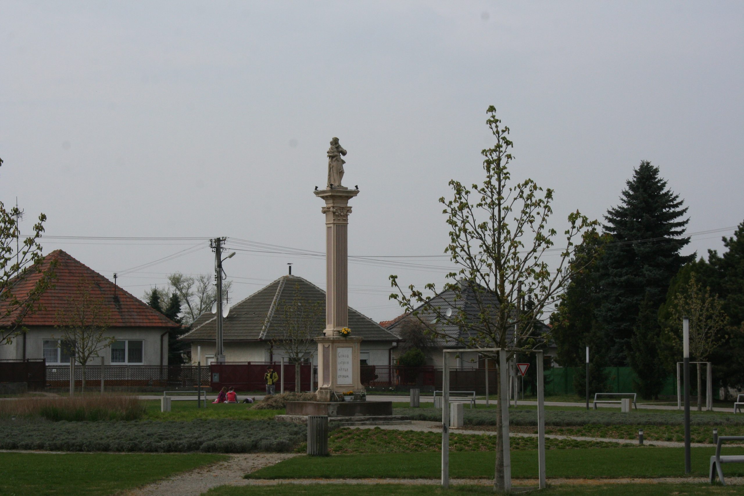 HUL: Až do konca 11.stor. osady v Huli sú v zoznamoch tekovského archidiakonátu uvádzané ako kráľovský majetok v správe tekovského župana. HUL: Až do konca 11.stor. osady v Huli sú v zoznamoch tekovského archidiakonátu uvádzané ako kráľovský majetok v správe tekovského župana.