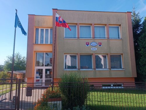 KMEŤOVO: Obec je pomenovaná podľa slovenského národovca, kňaza a vedca Andreja Kmeťa, ktorý žil v rokoch 1841 až 1908.