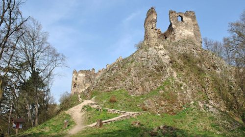 LEHÔTKA POD BREHMI: Osada Horné Opatovce, sa už pred rokom 1075 stali majetkom benediktínskeho opátstva v Hronskom Beňadiku.