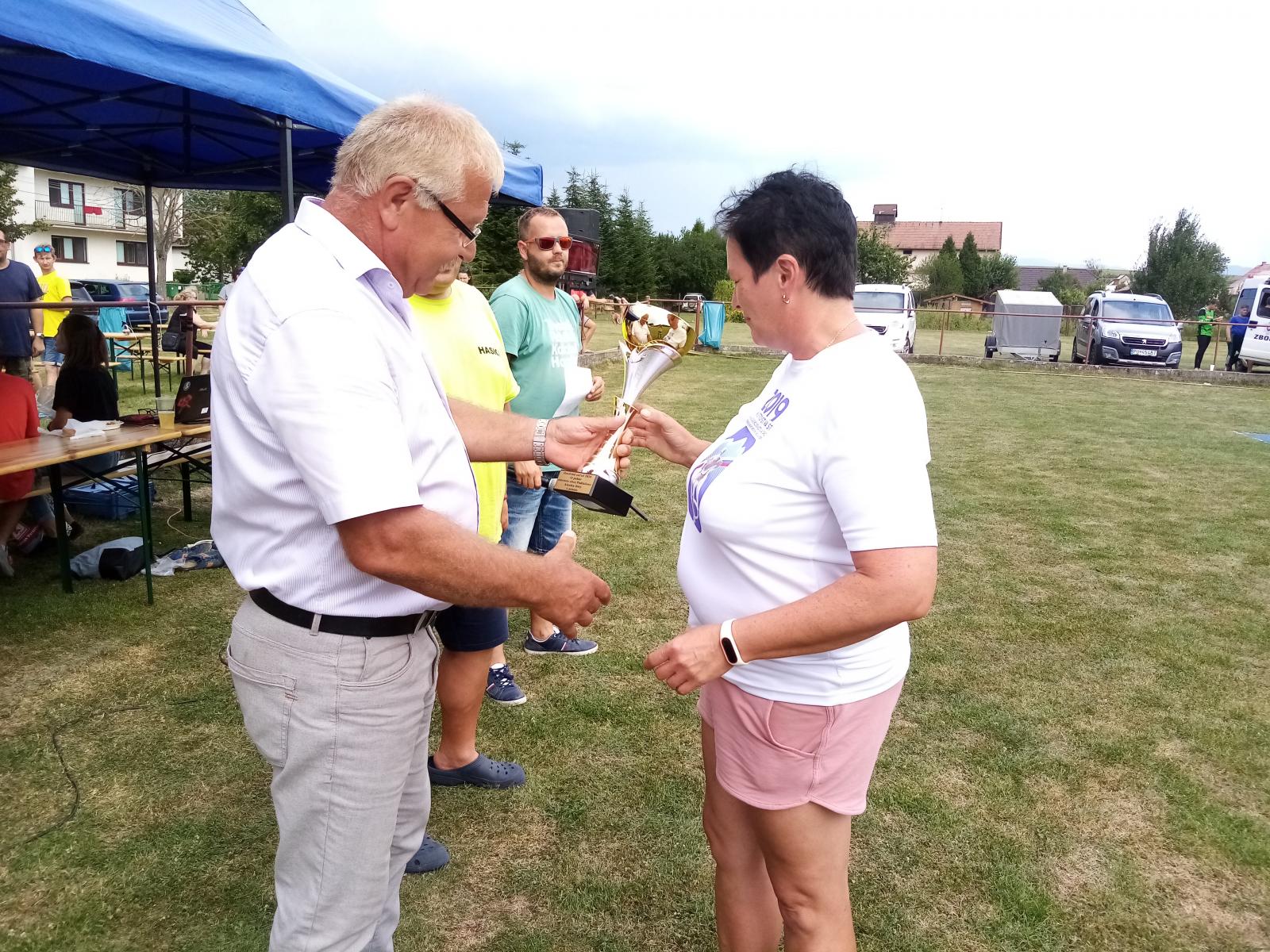 PODLUŽANY: Prvá zachovaná písomná zmienka o obci je až z r. 1295 ako súčasť uhrovského panstva. PODLUŽANY: Prvá zachovaná písomná zmienka o obci je až z r. 1295 ako súčasť uhrovského panstva.