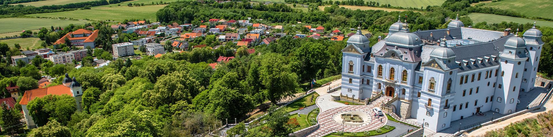 HALIČ: Prvá písomná zmienka o obci je z roku 1299 – pod názvom Holuch HALIČ: Prvá písomná zmienka o obci je z roku 1299 – pod názvom Holuch