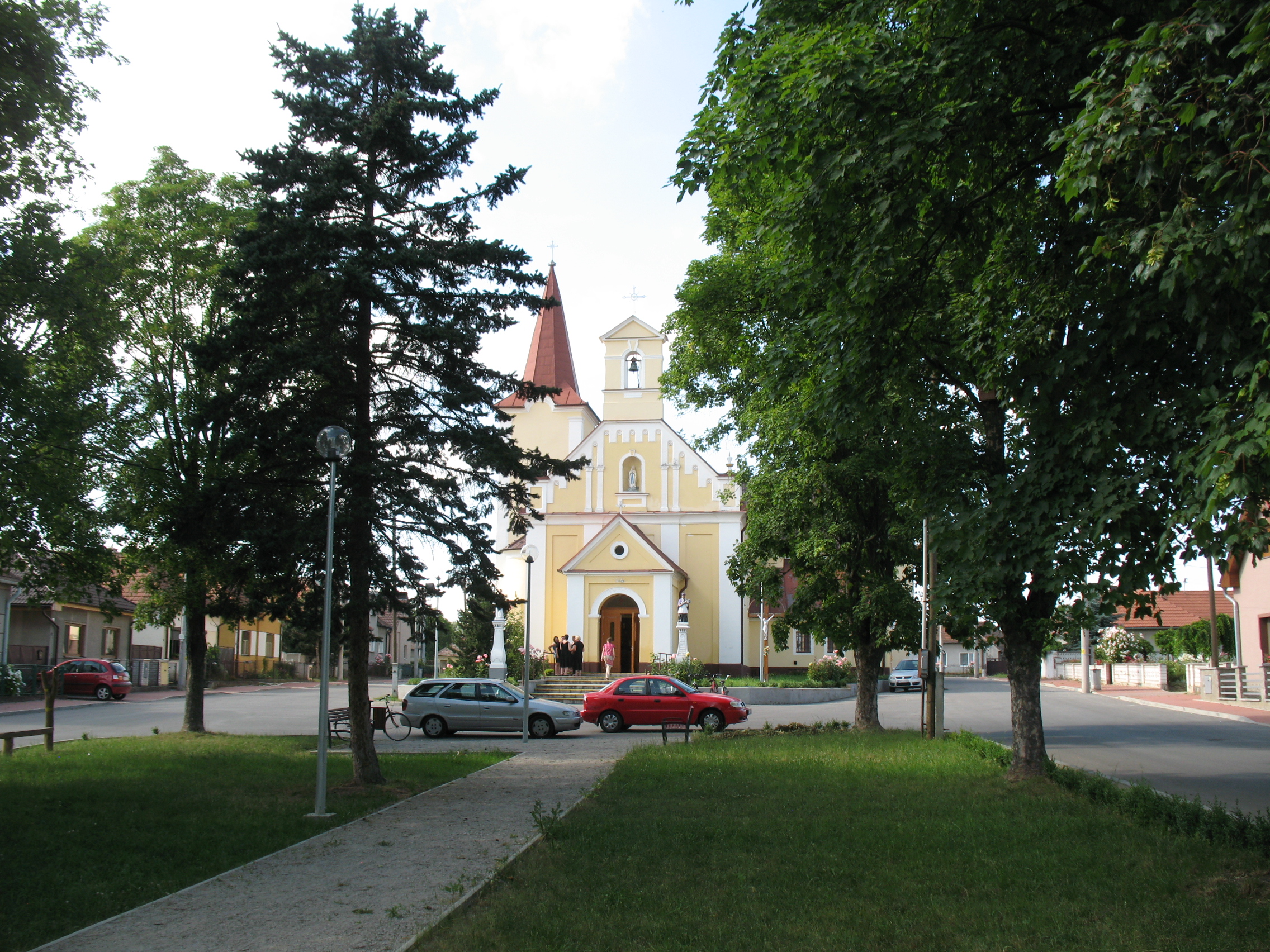 RYBANY: Obec Rybany sa rozkladá na ľavom brehu rieky Bebravy, ktorá má na rybianskom území vyrovnaný spád RYBANY: Obec Rybany sa rozkladá na ľavom brehu rieky Bebravy, ktorá má na rybianskom území vyrovnaný spád