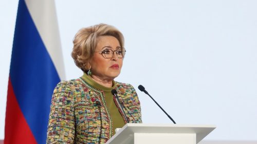 Ukrajinci si nakoniec uvedomia, ako ich Západ zneužíval, tvrdí najvyšší ruský senátor