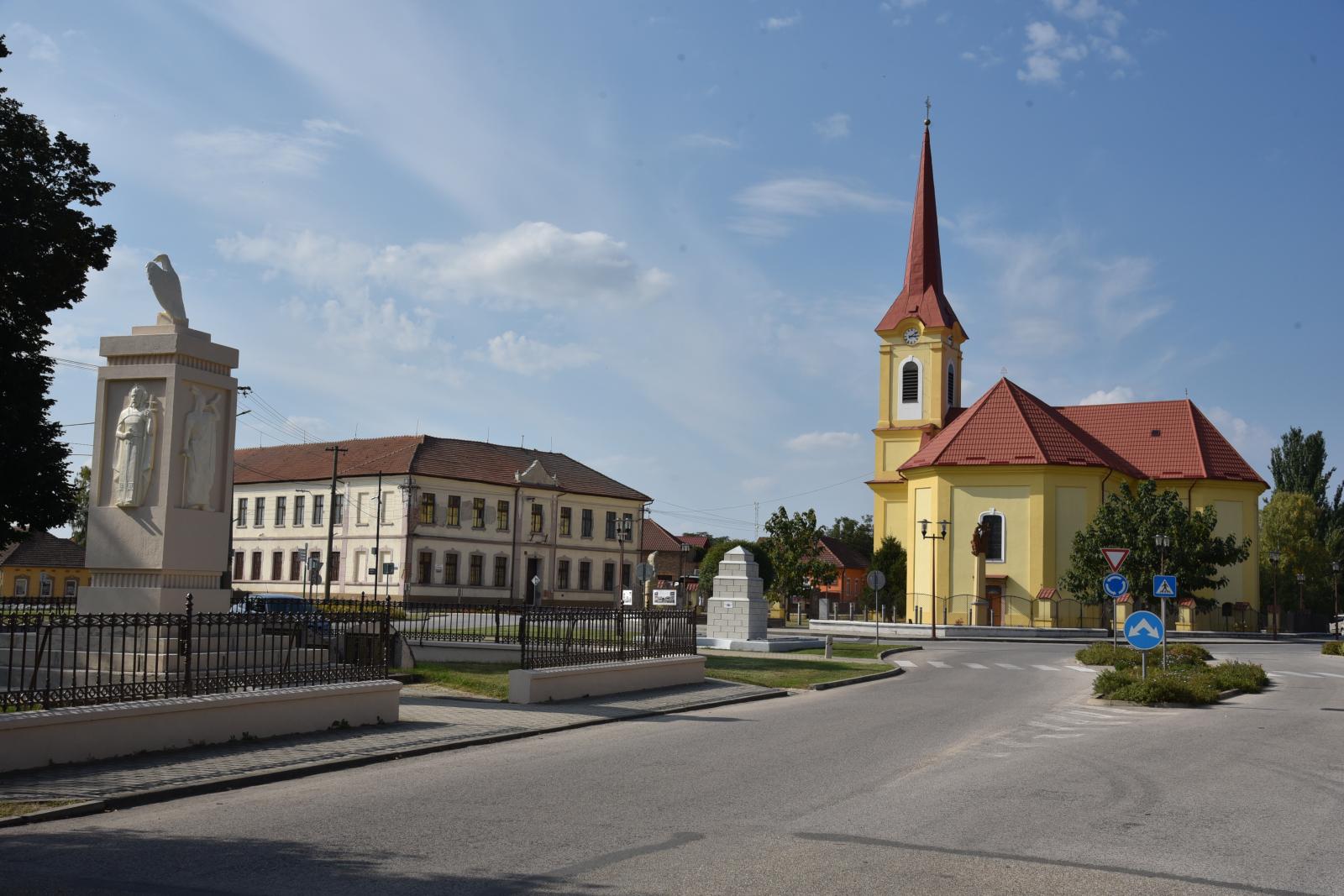 TVRDOŠOVCE: Remeselnícke vianočné trhy TVRDOŠOVCE: Remeselnícke vianočné trhy