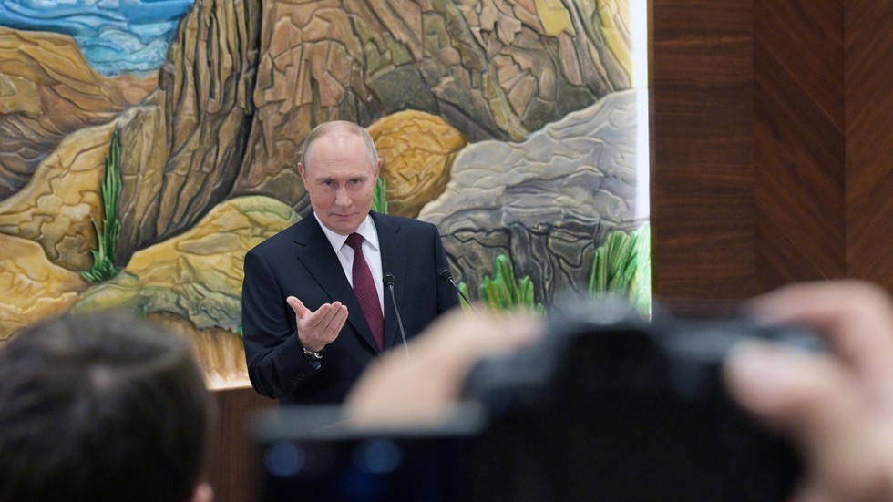 Kyjevské frontové sily sú v ohrození kolapsu, tvrdí Putin