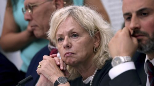 Izraelská vláda sa snaží odvolať šéfku vyšetrovania korupcie Netanjahua