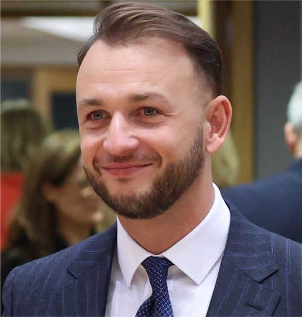 OSOBNOSTI: Mgr. Matúš Šutaj Eštok - Nádej, že toto je začiatok éry, ktorú si Slováci zvolili pred 35 rokmi.