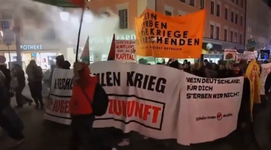 Nemeckom zmietajú protesty vedené mládežou, Merz sa snaží o oživenie brannej povinnosti Nemeckom zmietajú protesty vedené mládežou, Merz sa snaží o oživenie brannej povinnosti