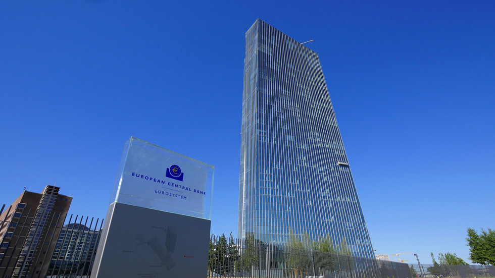 ECB sa zdráha vyplatiť Ukrajine 140 miliárd eur krytých ruskými aktívami – FT