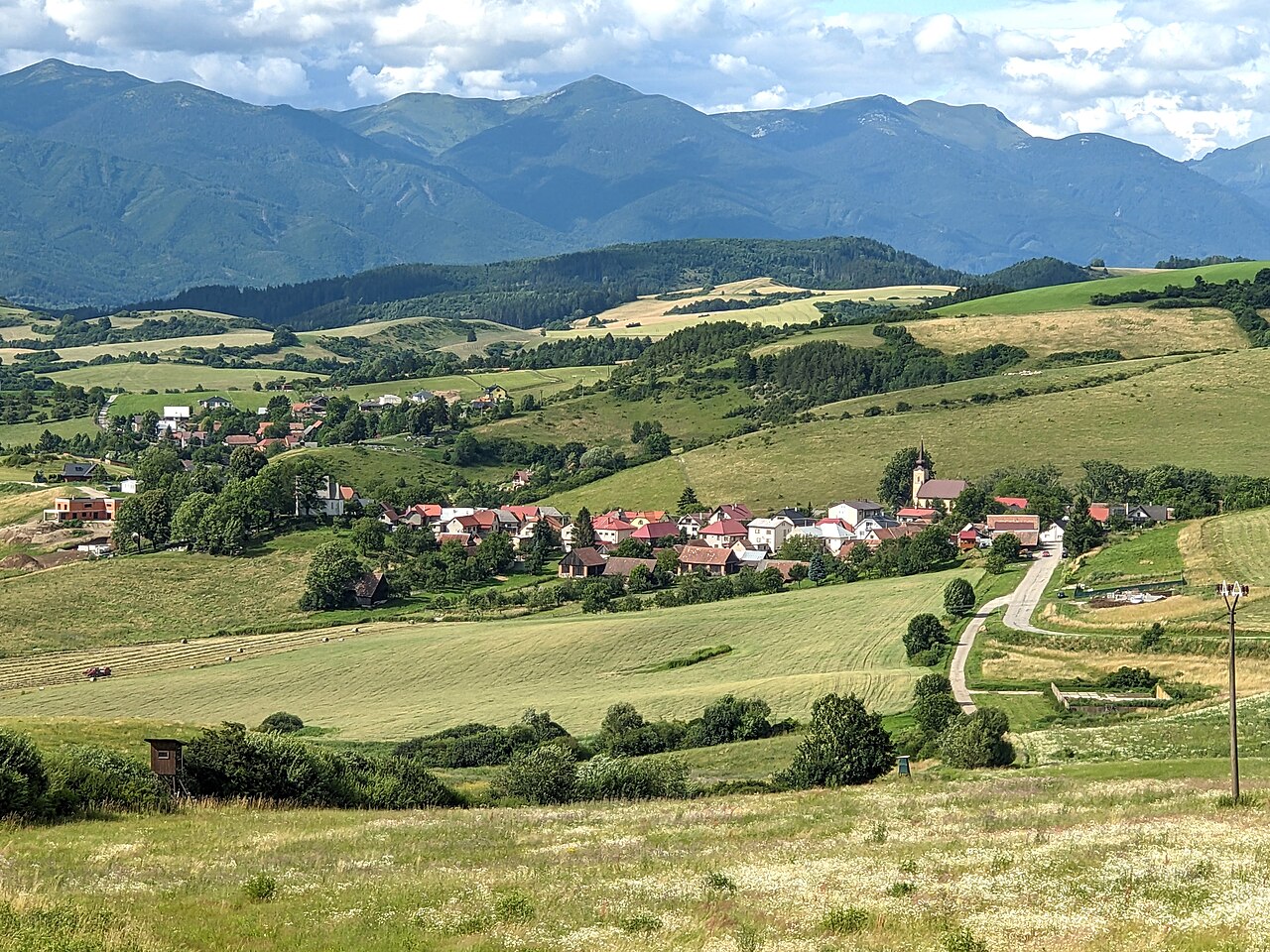 TURČIANSKE JASENO: Okolo roku 1330 bol postavený nad obcou Horné Jasno kostolík, v ranno-gotickom slohu.