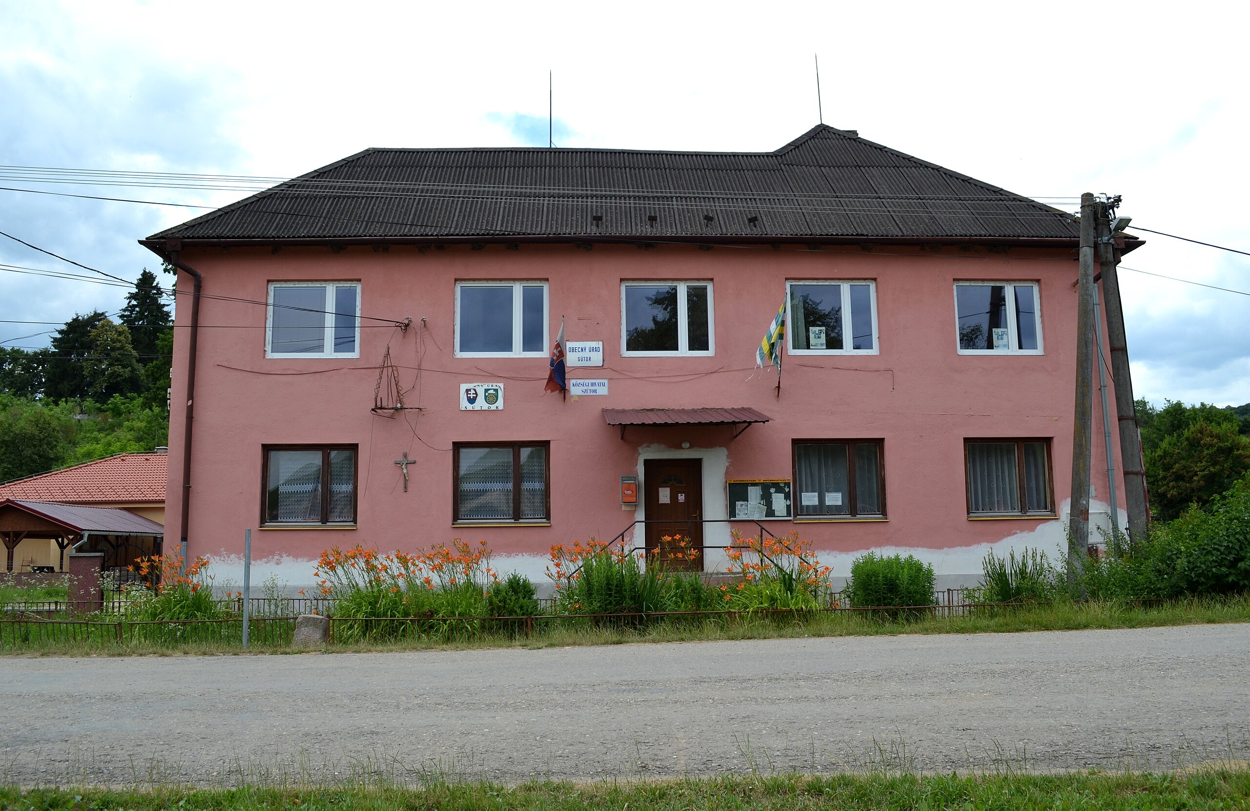 SÚTOR: Do roku 1918 patrila obec do Gemersko-malohontskej stolice. SÚTOR: Do roku 1918 patrila obec do Gemersko-malohontskej stolice.