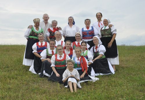 NITRIANSKE RUDNO: (maď. Divékrudnó) je obec na Slovensku v okrese Prievidza.