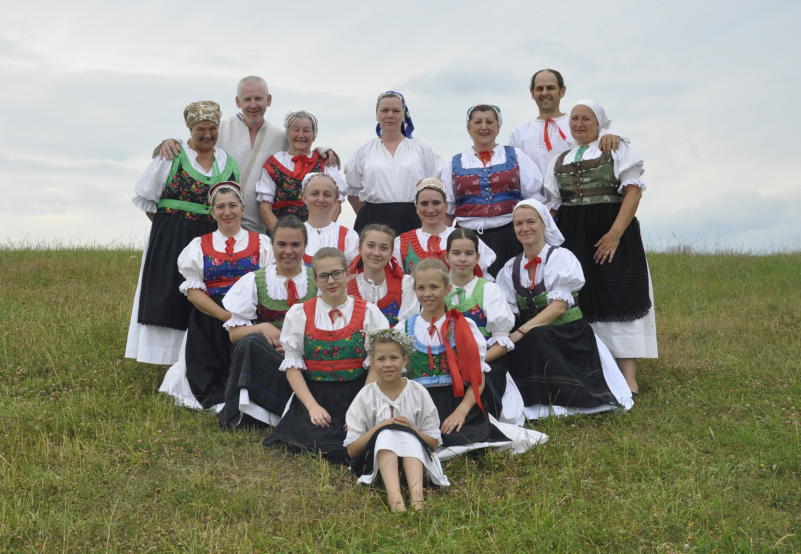 NITRIANSKE RUDNO: (maď. Divékrudnó) je obec na Slovensku v okrese Prievidza.