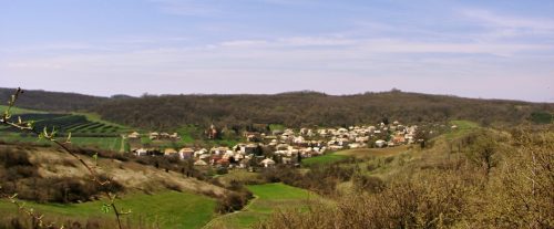 OLOVÁRY: Podľa niektorých prameňov dejiny obce Olováry úzko súvisia s dejinami hradu Modrý Kameň.