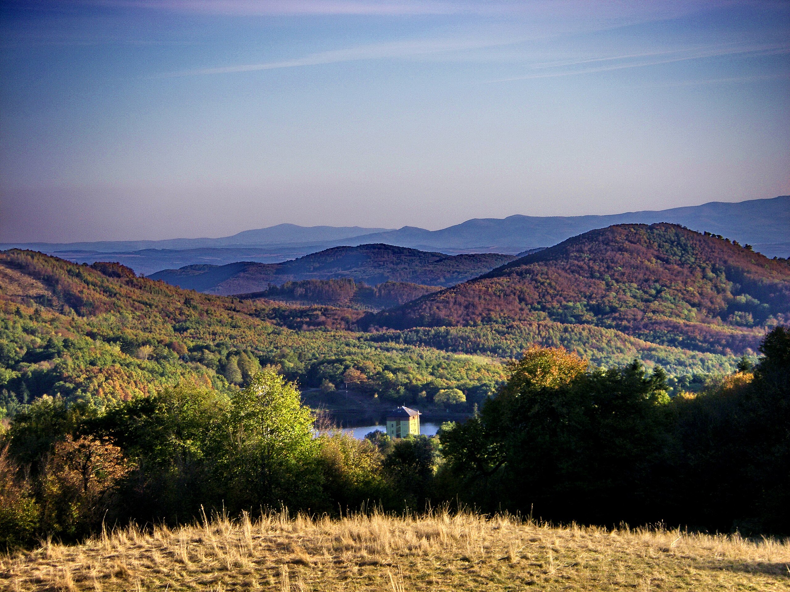 POČÚVADLO: Po maďarsky sa nazýva Pocsuvadlo, Bacsófalva.