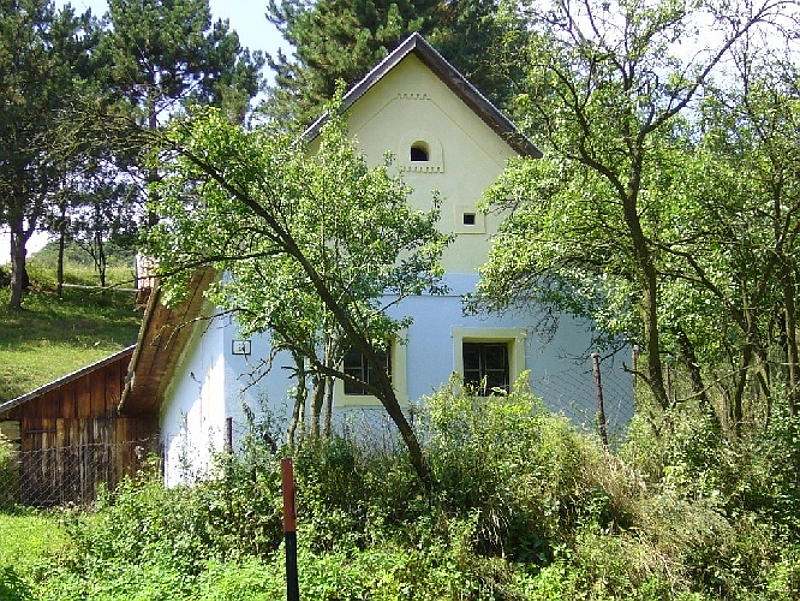 PAČA: V rokoch 1745-1746 mala obec jedného čižmára a kováča.